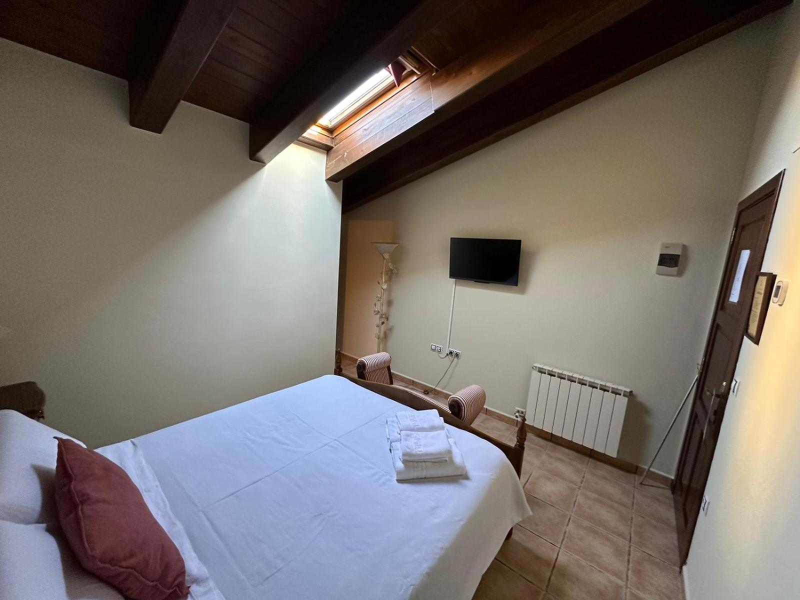 Hotel De La Villa 루비엘로스 데 모라 외부 사진