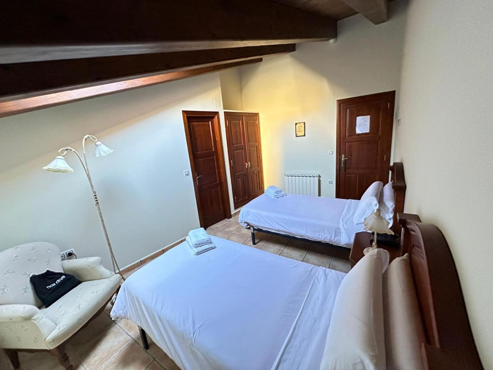 Hotel De La Villa 루비엘로스 데 모라 외부 사진