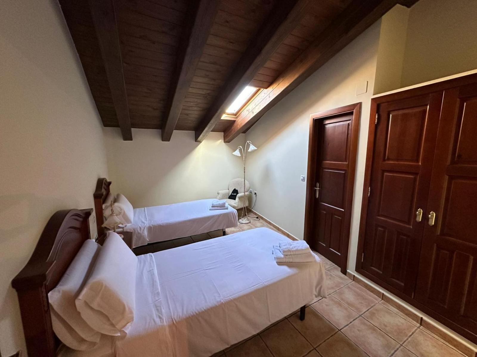 Hotel De La Villa 루비엘로스 데 모라 외부 사진