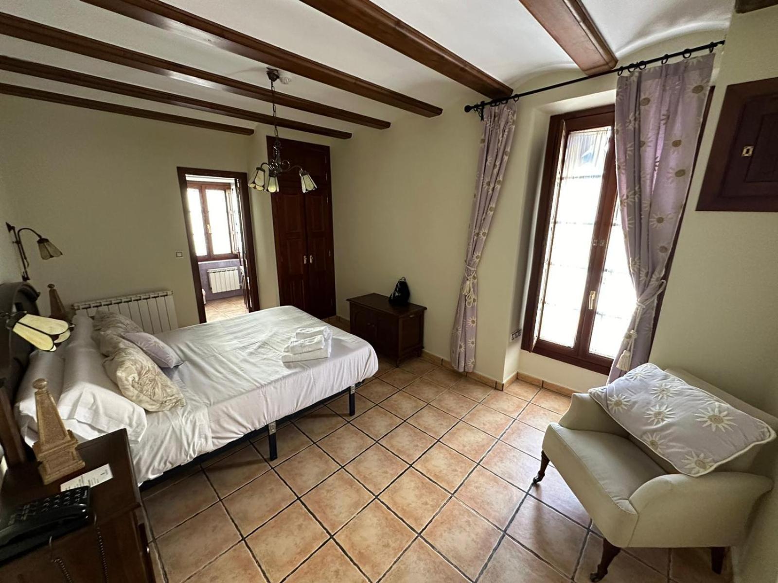 Hotel De La Villa 루비엘로스 데 모라 외부 사진